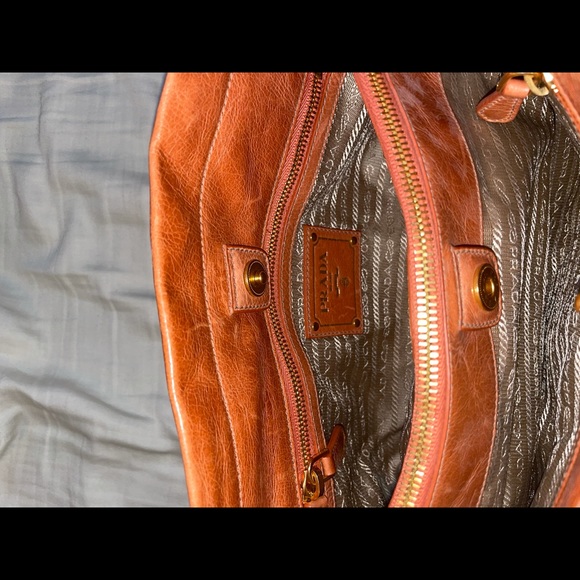 Prada purse medium size - Picture 3 of 4